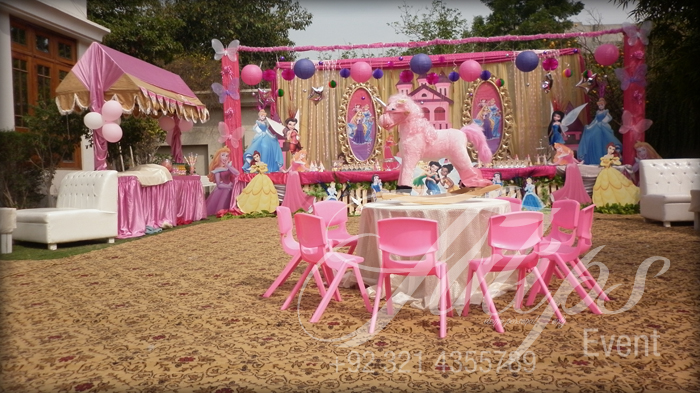 disney-princess-themed-birthday-party-decoration-pakistan-14