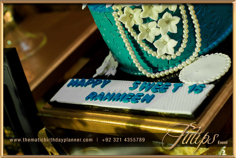 royal-golden-sweet-16-themed-party-decoration-in-pakistan-60
