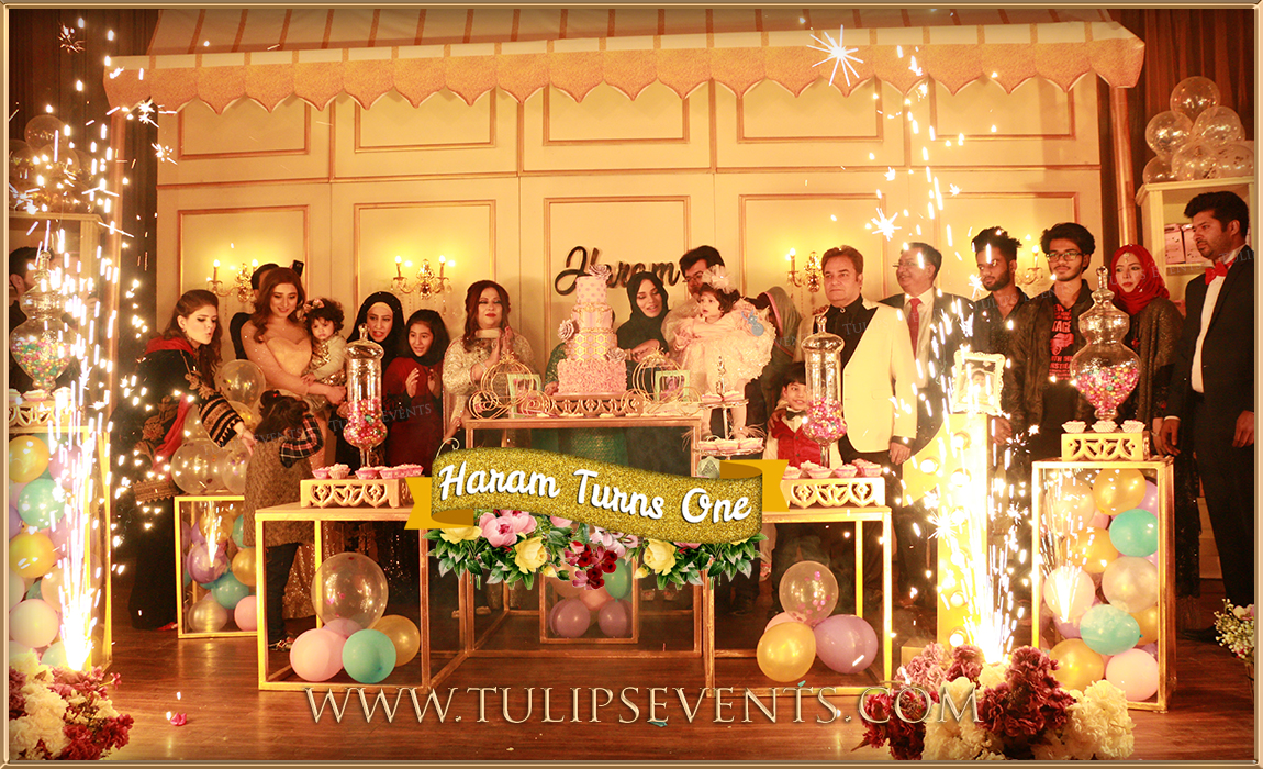 roman-theme-golden-birthday-party-ideas-in-pakistan-4